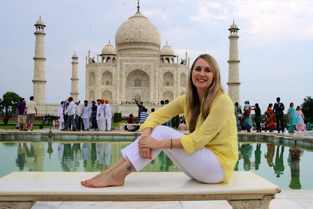 Tourist in Taj mahal